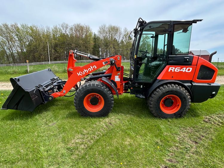 Kubota R640